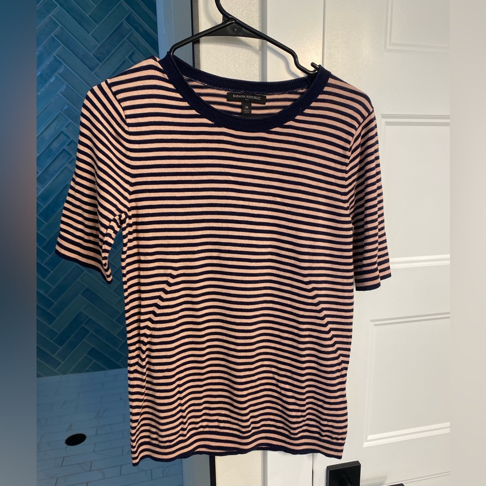 Banana Republic Short Sleeve Crewneck Sweater Women’s (Size M)